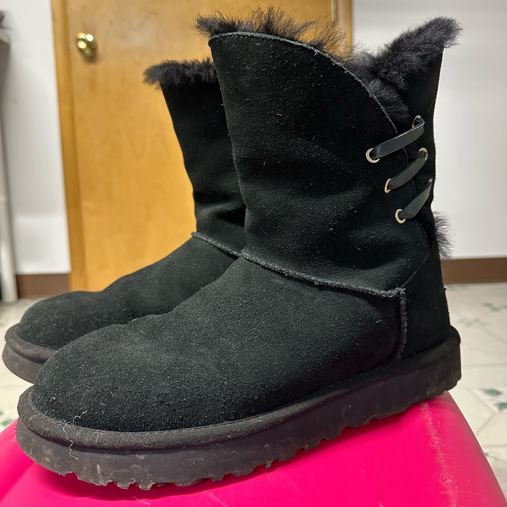 UGG Constantine Genuine Shearling Lined Boots size 9